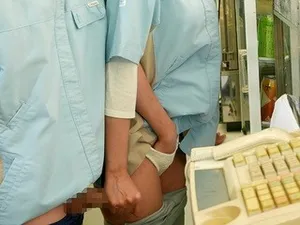 Chồng yêu vụng trộm, cô vợ đi "ăn vụng" với cậu sinh viên làm thêm