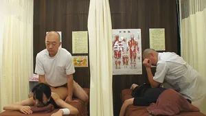 Dẫn em ghệ đi mát-xa rồi bị trả bài cạnh bên mà không hề hay biết