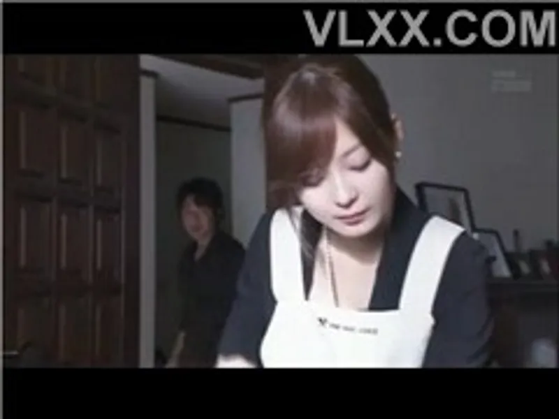 Chồng đi công việc, vợ ở nhà bị bạn tình của chị gái cưỡng hiếp