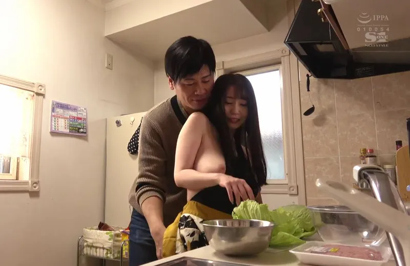 Nghi ngờ cô vợ địt nhau, ông xã lén lắp camera và chứng kiến tất cả